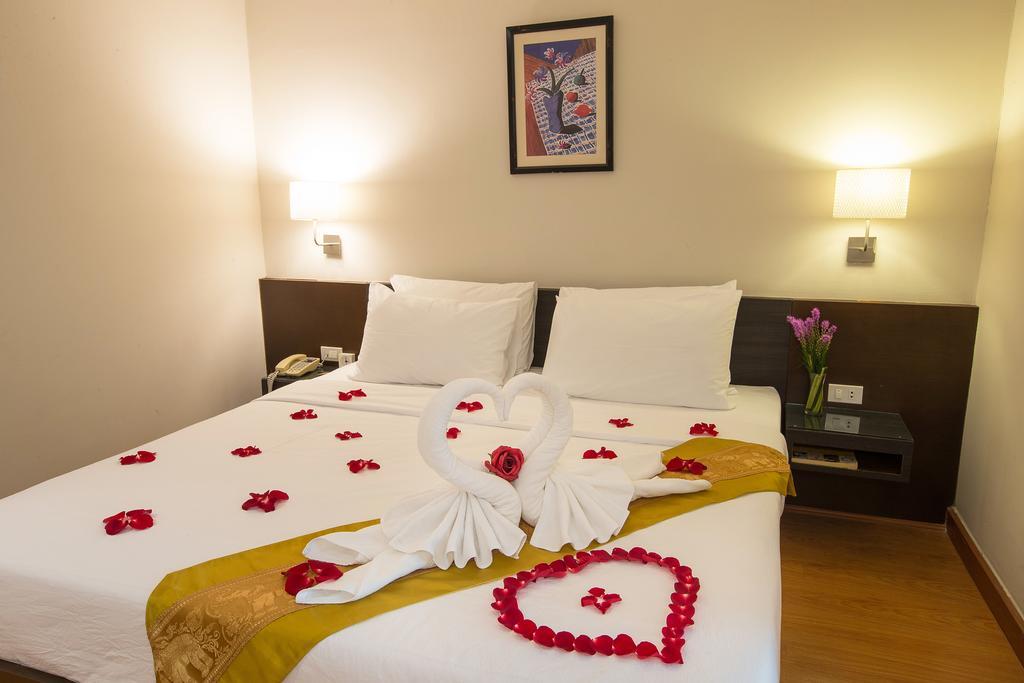 Seasons Siam Hotel Бангкок Экстерьер фото