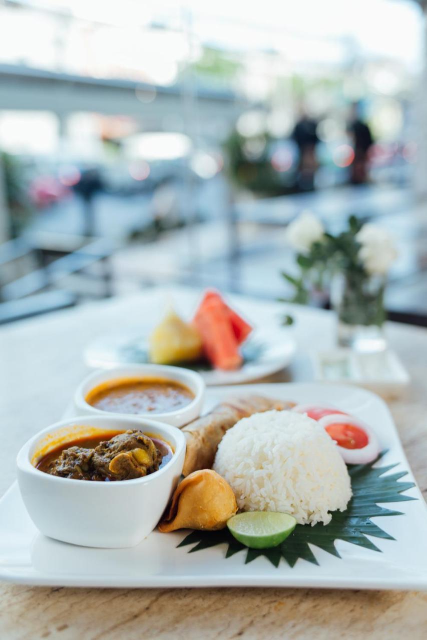 Seasons Siam Hotel Бангкок Экстерьер фото